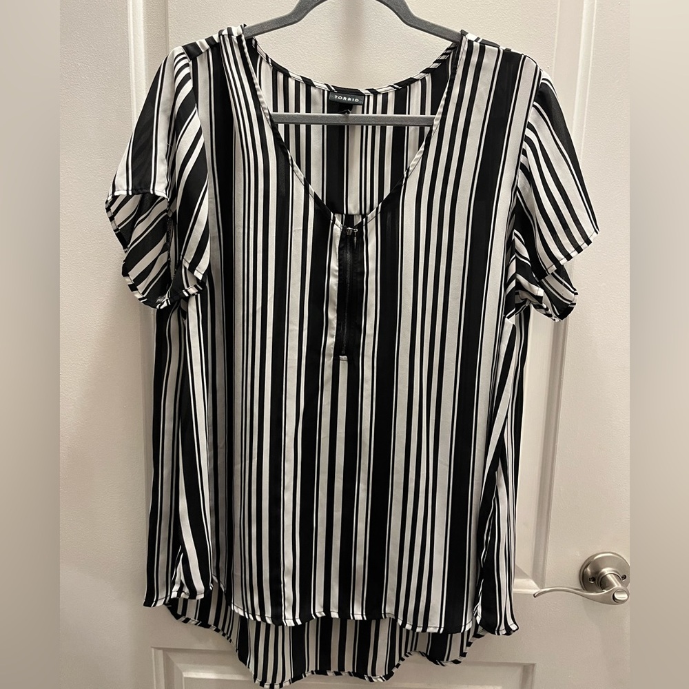 Torrid sheer blouse, excellent condition, size 1.